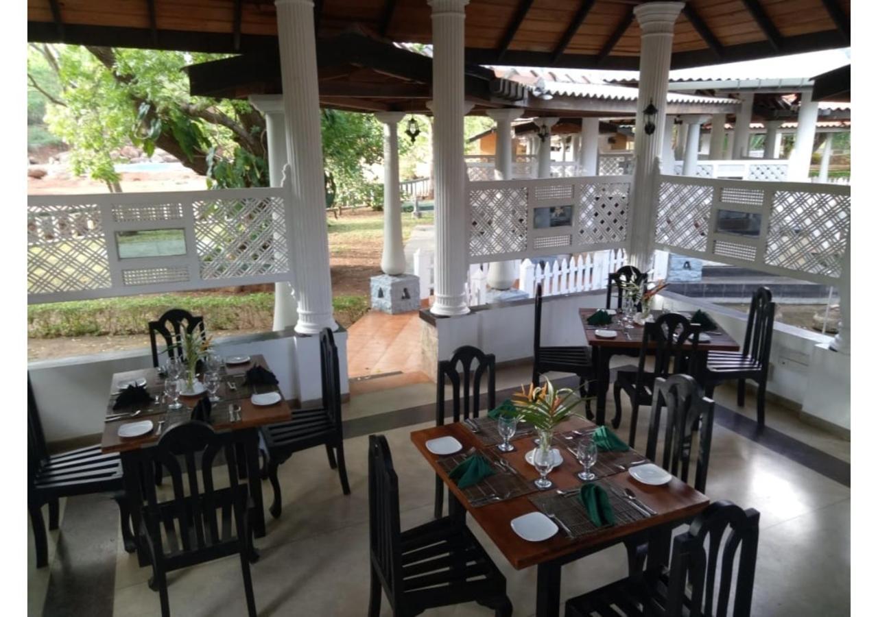 Kodigahawewa Forest Resort Тисамахарама Екстериор снимка