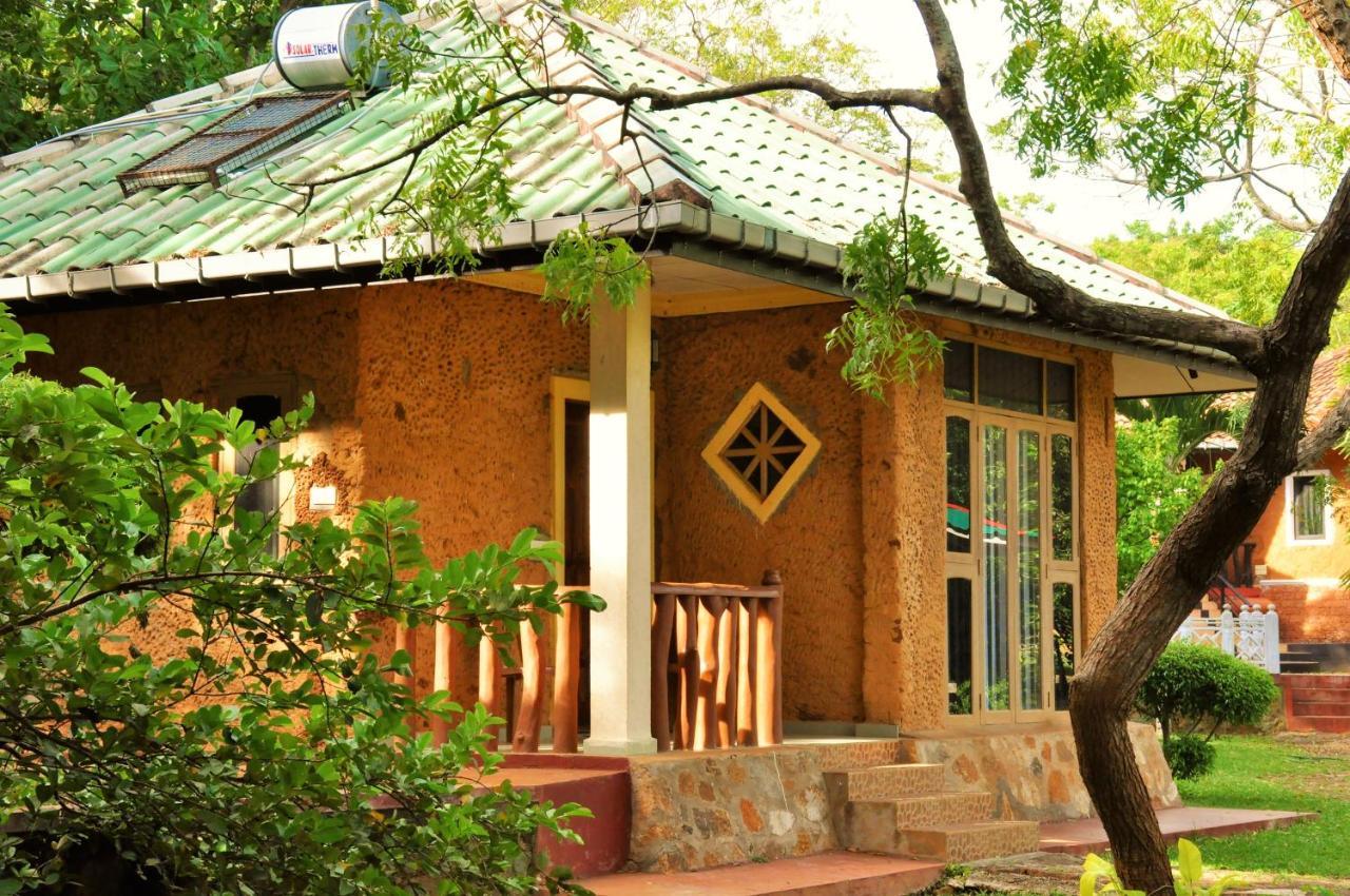 Kodigahawewa Forest Resort Тисамахарама Екстериор снимка
