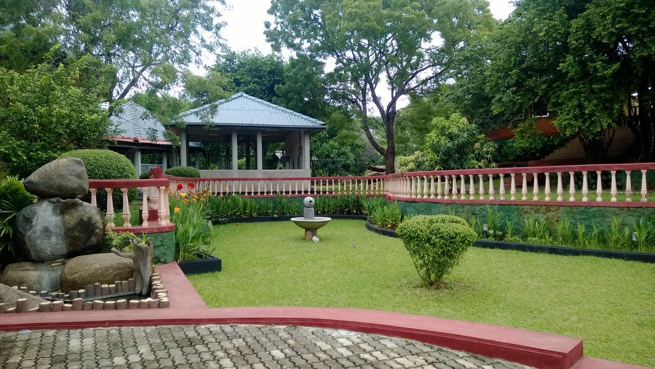 Kodigahawewa Forest Resort Тисамахарама Екстериор снимка