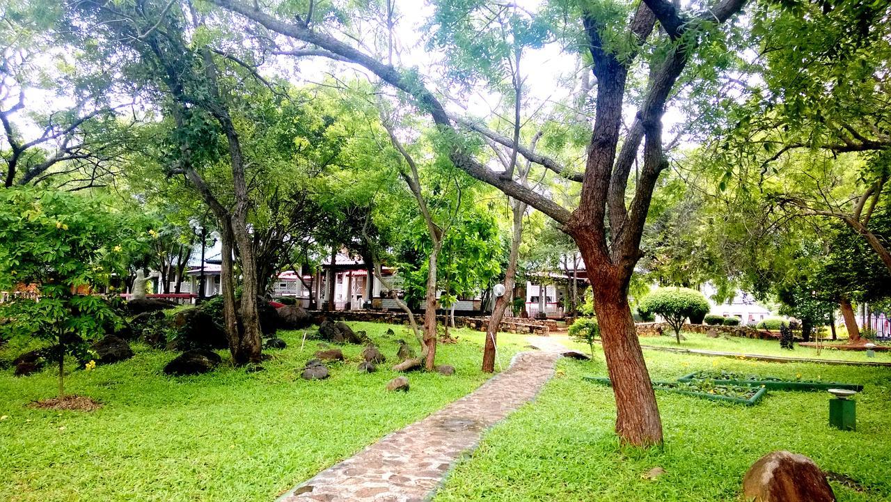 Kodigahawewa Forest Resort Тисамахарама Екстериор снимка