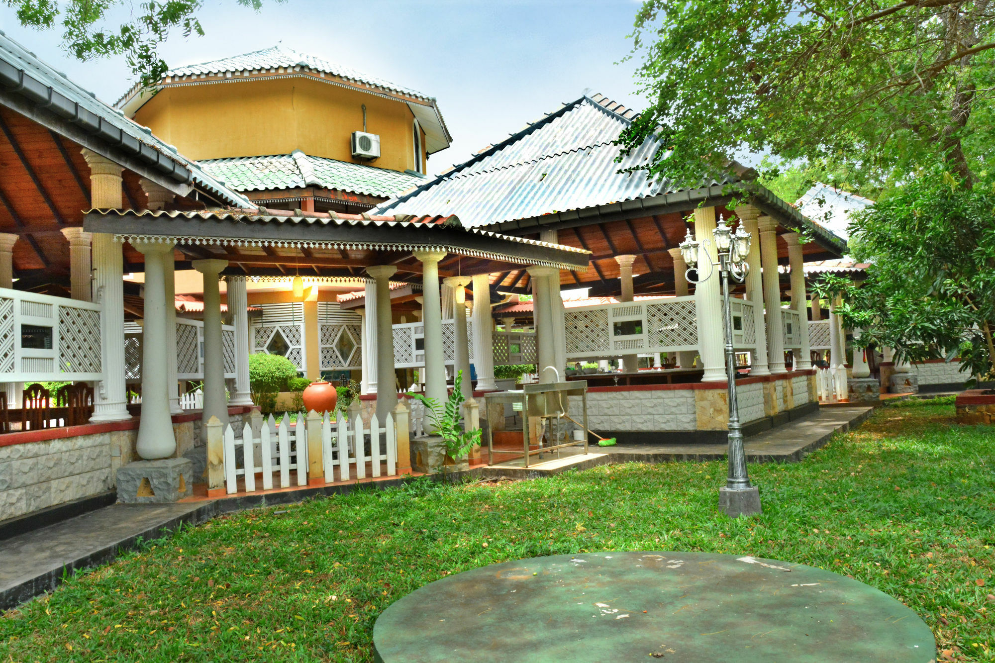 Kodigahawewa Forest Resort Тисамахарама Екстериор снимка
