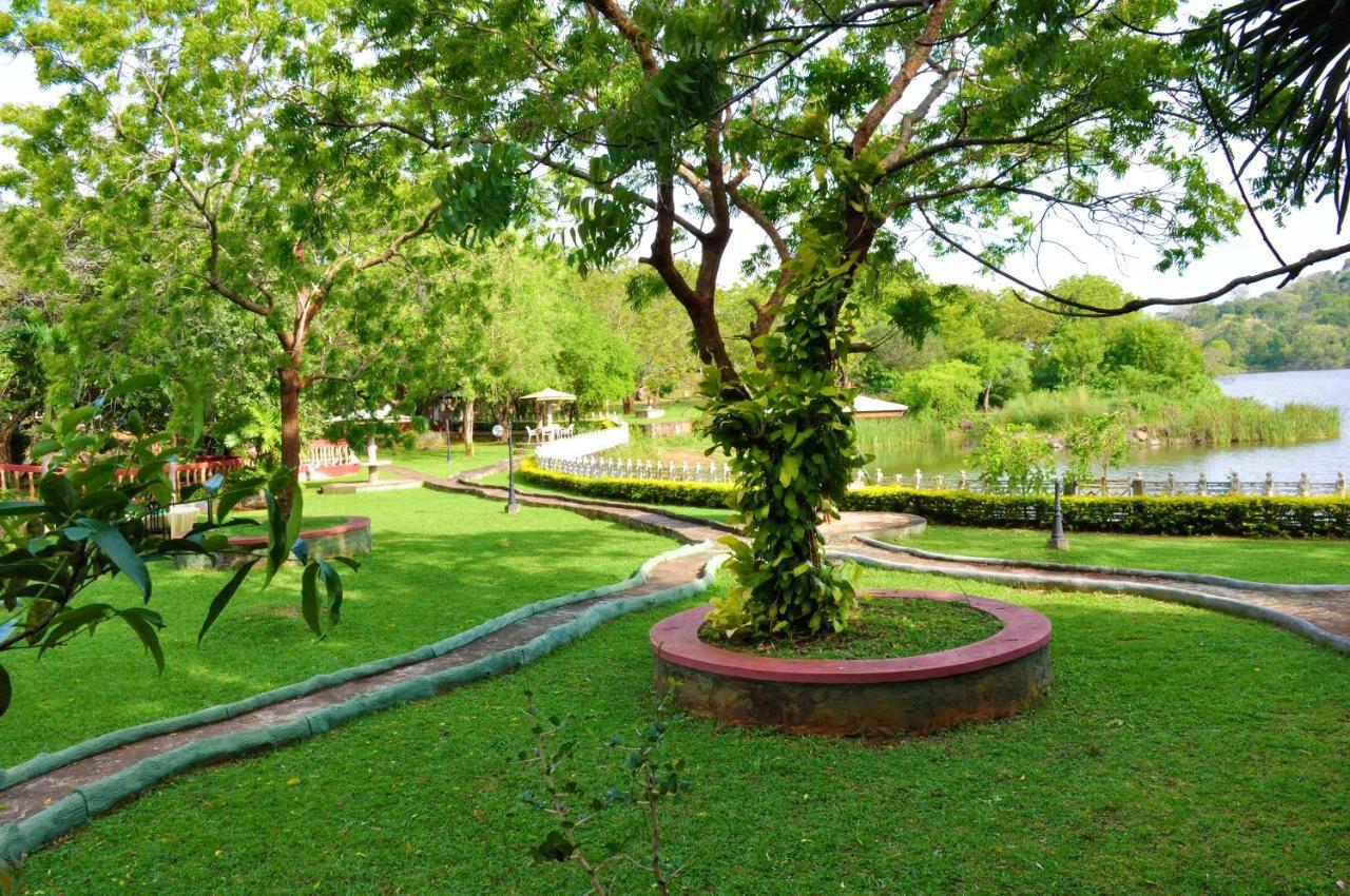 Kodigahawewa Forest Resort Тисамахарама Екстериор снимка